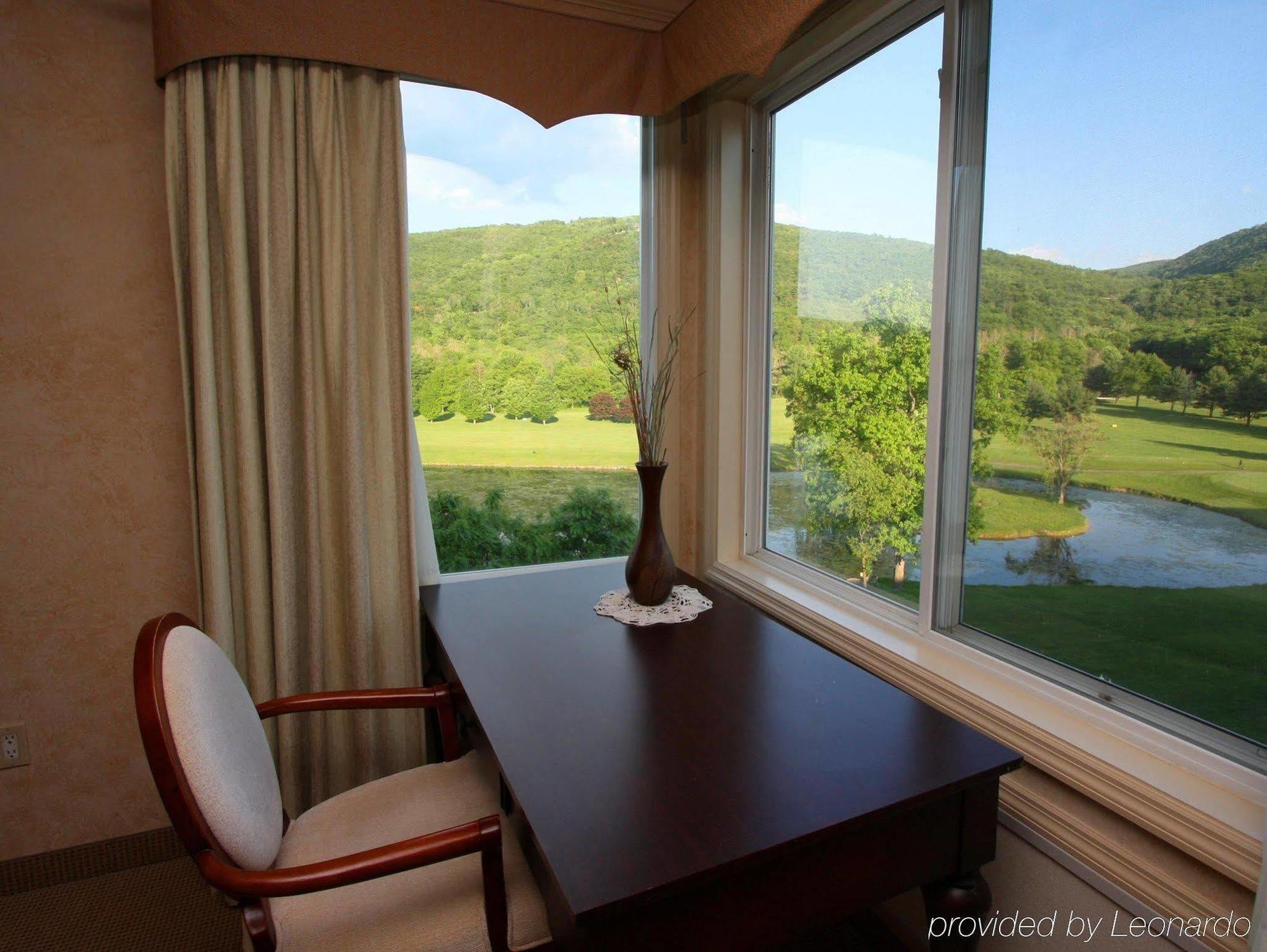 Honors Haven Retreat & Conference Hotel Ellenville Room photo