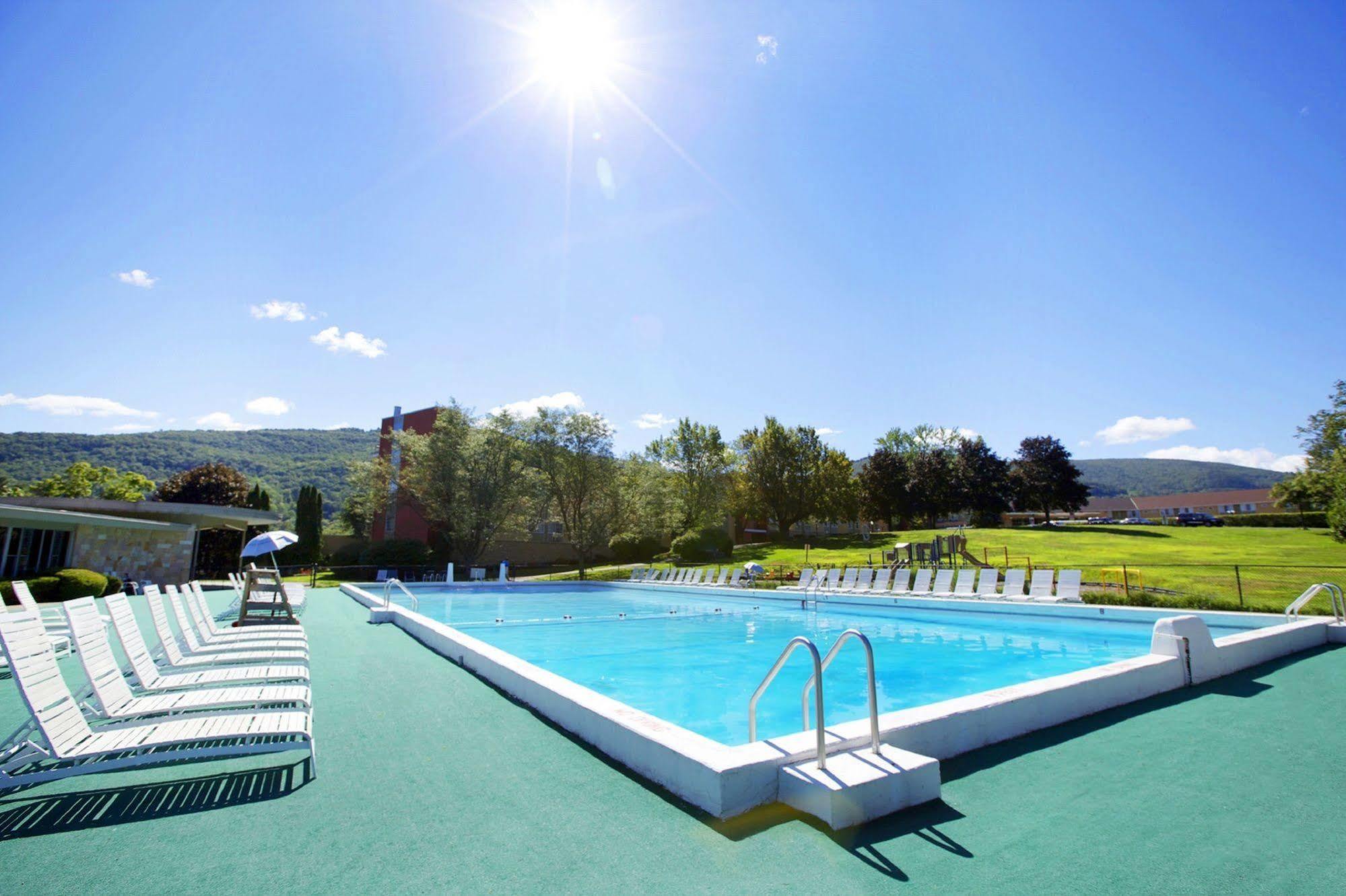 Honors Haven Retreat & Conference Hotel Ellenville Exterior photo